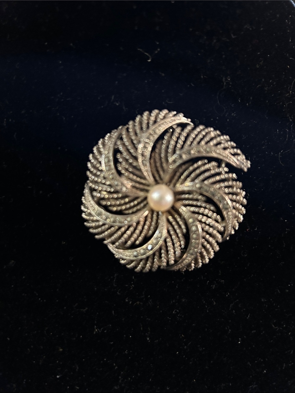 Vintage Lisner Silver Tone Pinwheel Brooch w Faux Pearl & Marcasites